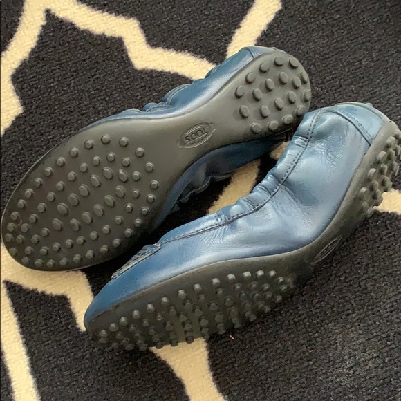Tods Ladies Shoe - Picture 2 of 2